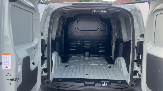 Ford Transit Courier E-Transit Courier 100kW 43kWh Trend Van Auto - Image 4